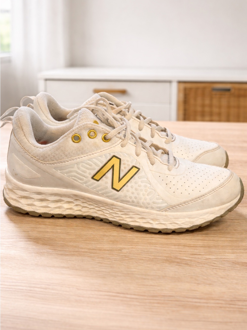 New Balance Velo v2 Women's Fastpitch Softball Turf Shoes